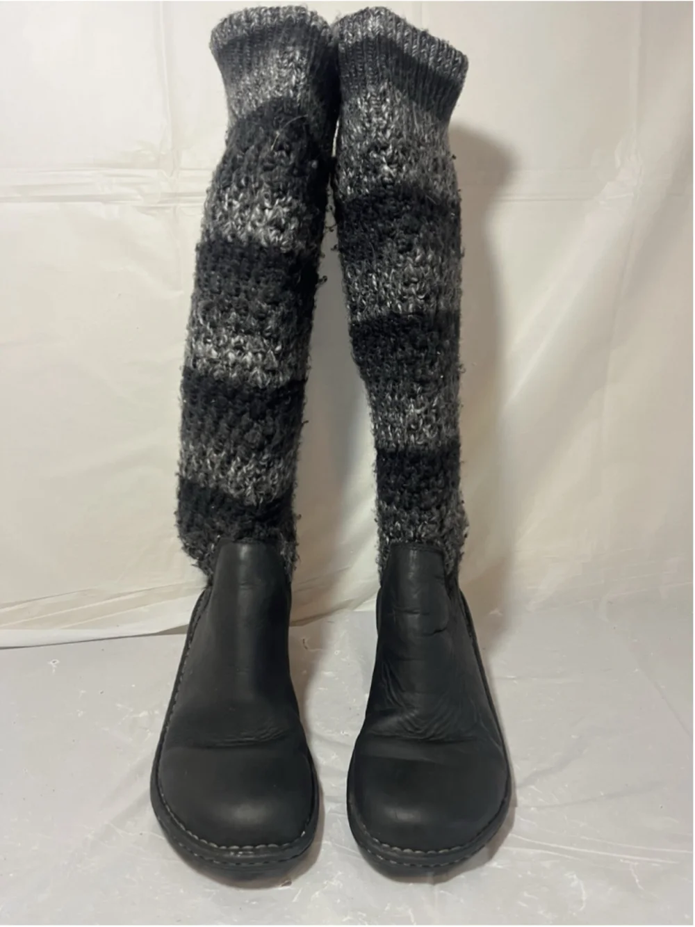 UGG Cresthaven Boot Size 8 Wedge Heel Black Nubuck Gray Knit Pull On